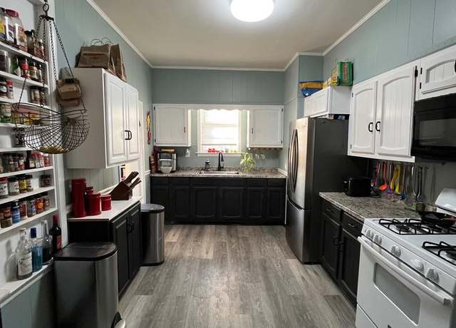 Property at 606 N Mulberry St, Hagerstown, MD 21740, 3 beds, 1.5 baths