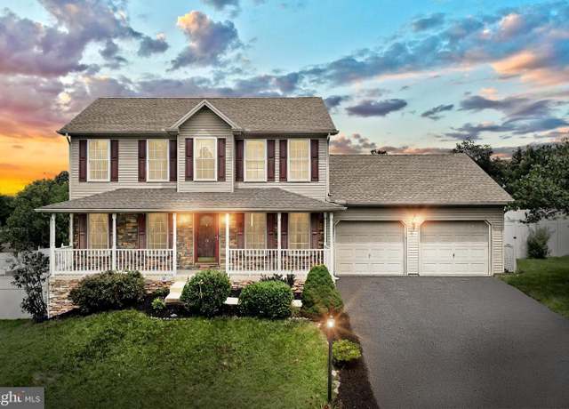Property at 40 Winterberry Ln, Etters, PA 17319, 3 beds, 2.5 baths