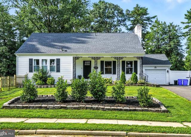 Property at 325 Hunter St, Woodbury, NJ 08096, 4 beds, 2.5 baths