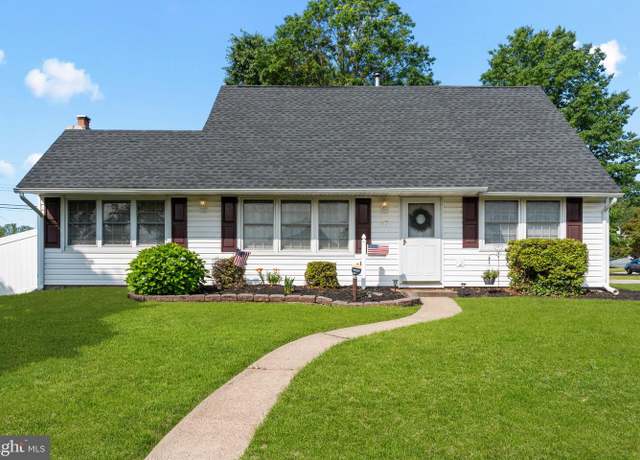 Property at 37 Valor Ln, Levittown, PA 19054, 4 beds, 2 baths