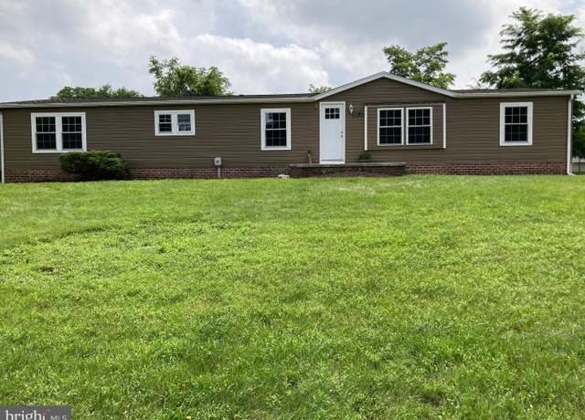 Property at 1054 Heather Dr, Chambersburg, PA 17202, 4 beds, 2 baths