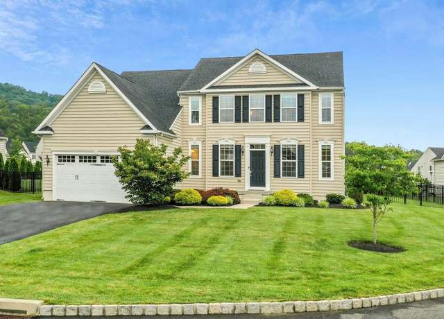 Property at 3526 Clarinbridge Way W, Center Valley, PA 18034, 4 beds, 2.5 baths