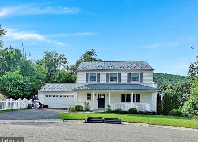 Property at 42 Overlook Dr, Pottsville, PA 17901, 4 beds, 2.5 baths