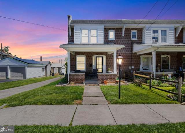 Property at 551 E Walnut St, Hanover, PA 17331, 3 beds, 1.5 baths