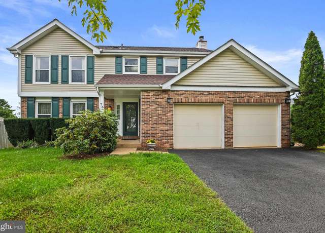 Property at 73 S Cottage Rd, Sterling, VA 20164, 4 beds, 3 baths