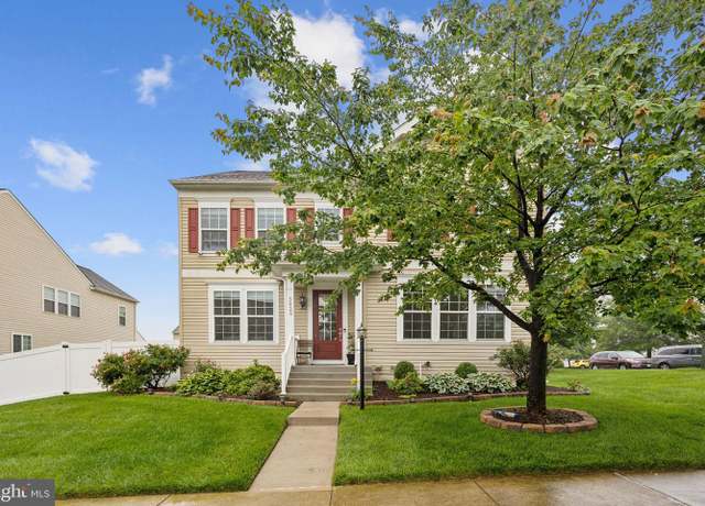Property at 5829 Amanda Rose Ln, Woodbridge, VA 22193, 4 beds, 3.5 baths