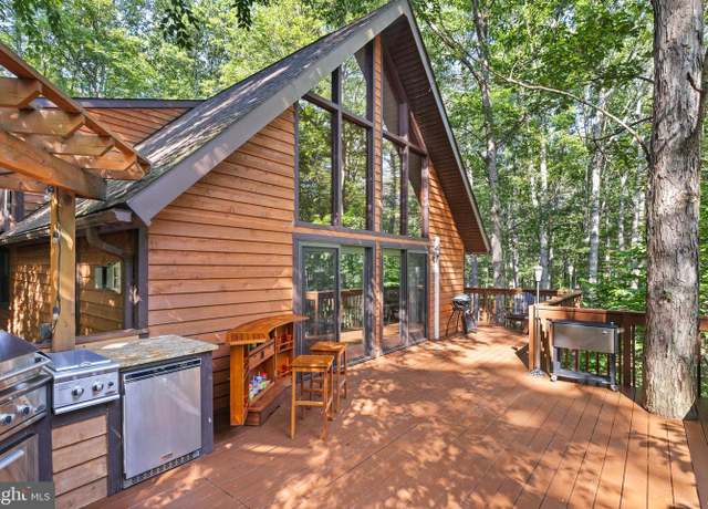 Property at 211 Crossings View Rd, Paw Paw, WV 25434, 4 beds, 3 baths