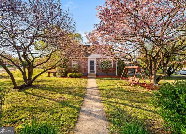 Property at 924 Village Rd, Folsom, PA 19033, 3 beds, 2.5 baths