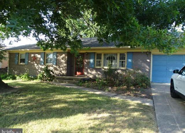 Property at 547 Mentzer Ave, Chambersburg, PA 17201, 3 beds, 2 baths