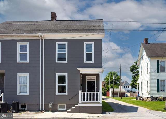 Property at 222 N Franklin St, Hanover, PA 17331, 3 beds, 1.5 baths