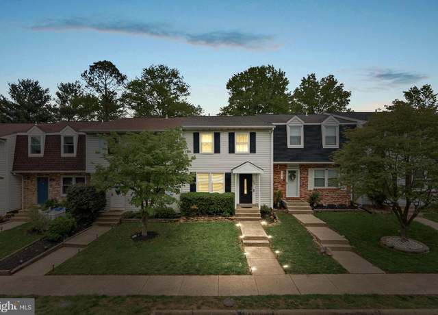 Property at 105 Nottoway St SE, Leesburg, VA 20175, 3 beds, 3.5 baths