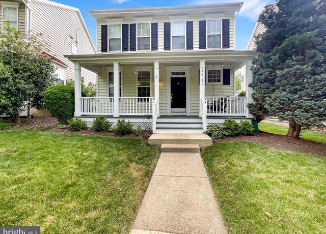 Property at 26124 Flintonbridge Dr, Chantilly, VA 20152, 3 beds, 3 baths