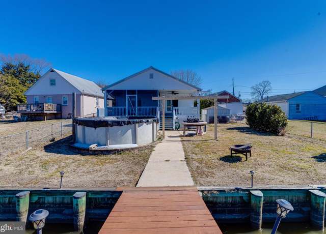 Property at 808 Creek Rd, Baltimore, MD 21221, 2 beds, 2 baths