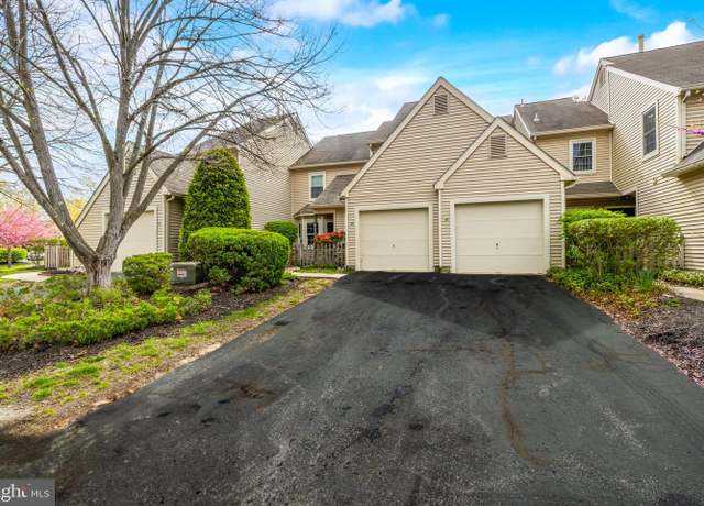Property at 84 Woodlake Dr, Marlton, NJ 08053, 2 beds, 1.5 baths
