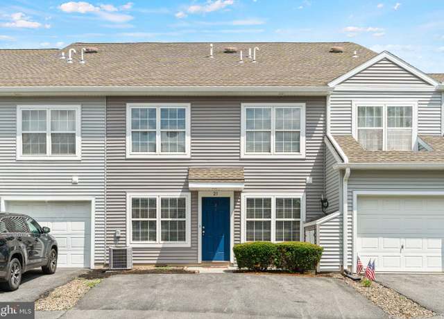 Property at 21 Court Ln, Carlisle, PA 17013, 2 beds, 1.5 baths