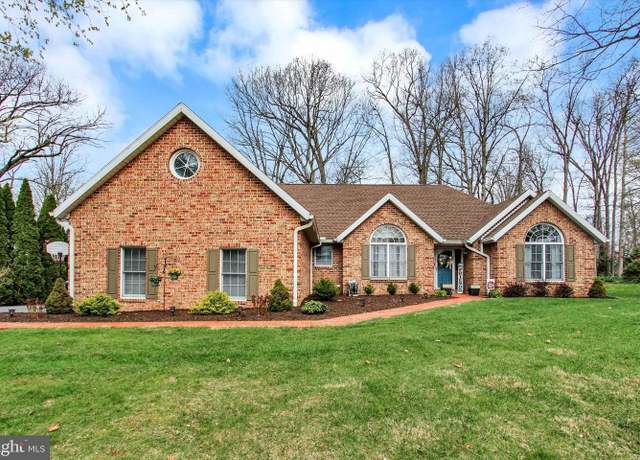 Property at 6015 Fairway Dr W, Fayetteville, PA 17222, 3 beds, 2.5 baths