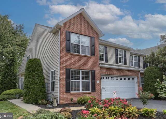 Property at 16 Parkside Dr, Lebanon, PA 17042, 3 beds, 3 baths