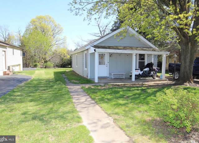 Property at 2228 Locust Ln, York, PA 17408, 2 beds, 1 bath