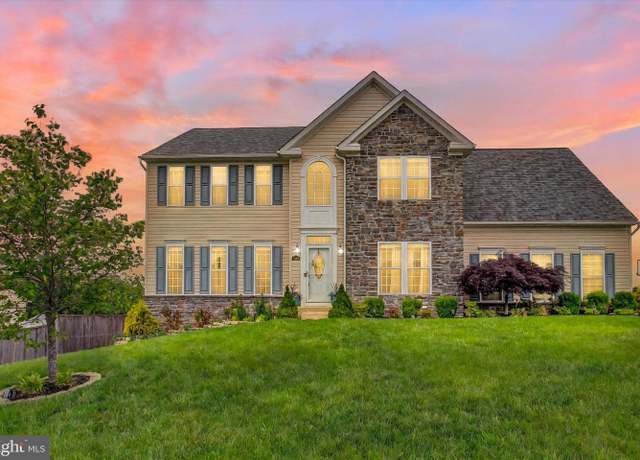 Property at 2262 Water Garden Dr, Hanover, PA 17331, 5 beds, 3.5 baths