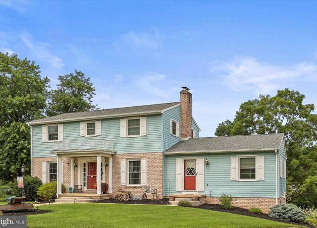 Property at 124 Lexington Rd, York, PA 17402, 5 beds, 3.5 baths