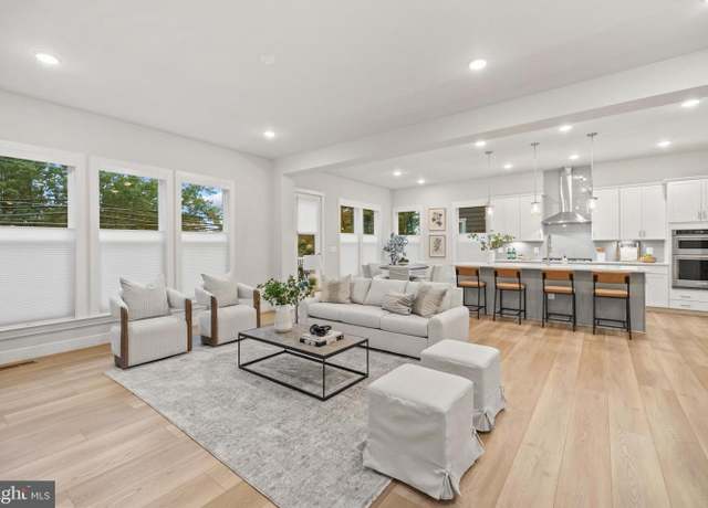 Property at 4635 Wood Glen Rd, Fairfax, VA 22032, 5 beds, 4.5 baths