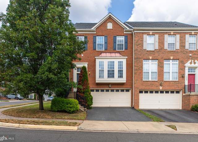 Property at 18257 Camdenhurst Dr, Gainesville, VA 20155, 4 beds, 3.5 baths