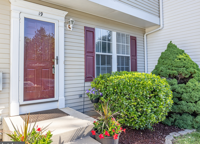 Property at 19 E Shetland Ct, Newark, DE 19711, 2 beds, 2.5 baths