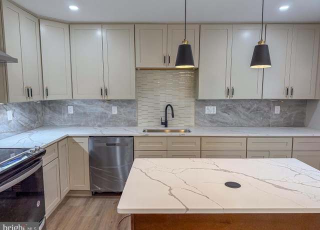 Property at 2503 Ambling Cir, Crofton, MD 21114, 4 beds, 3.5 baths
