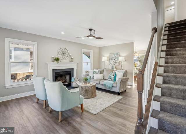 Property at 7 First St SW, Leesburg, VA 20175, 5 beds, 4 baths