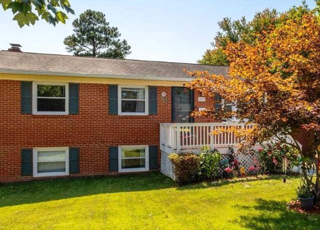 Property at 1811 Halifax Rd, Woodbridge, VA 22191, 6 beds, 3.5 baths