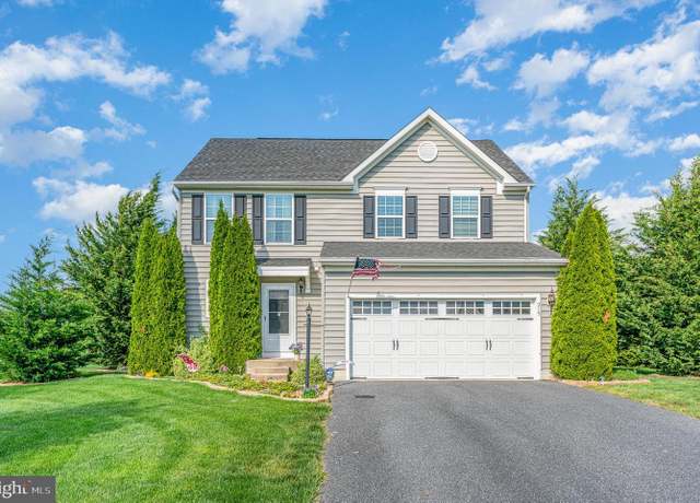 Property at 215 Sentinel Dr, Carlisle, PA 17015, 3 beds, 2.5 baths