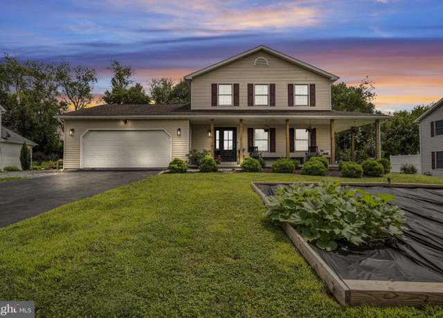 Property at 14 Cobblestone Dr, Carlisle, PA 17015, 3 beds, 2.5 baths