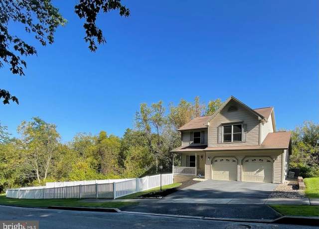 Property at 576 Kelker St, Oberlin, PA 17113, 4 beds, 2.5 baths