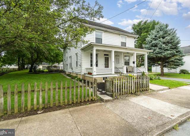 Property at 27 W High St, Hummelstown, PA 17036, 3 beds, 1 bath