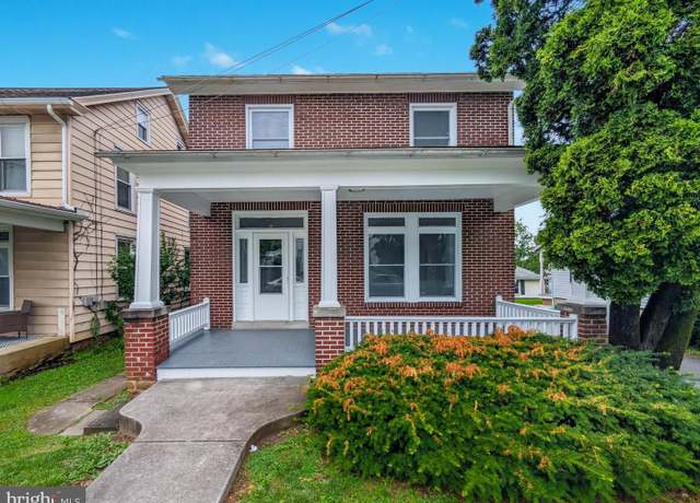 Property at 729 E Main St, Ephrata, PA 17522, 4 beds, 1.5 baths