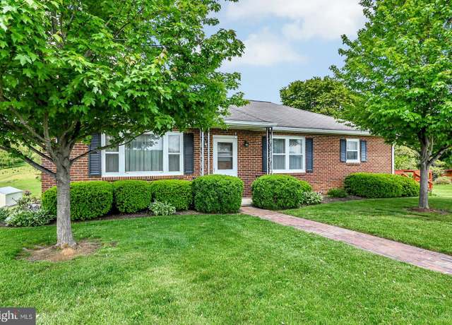 Property at 2046 Yingling Dr, Spring Grove, PA 17362, 3 beds, 1 bath