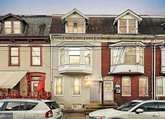 Property at 468 E Walnut St, York, PA 17403, 4 beds, 1.5 baths