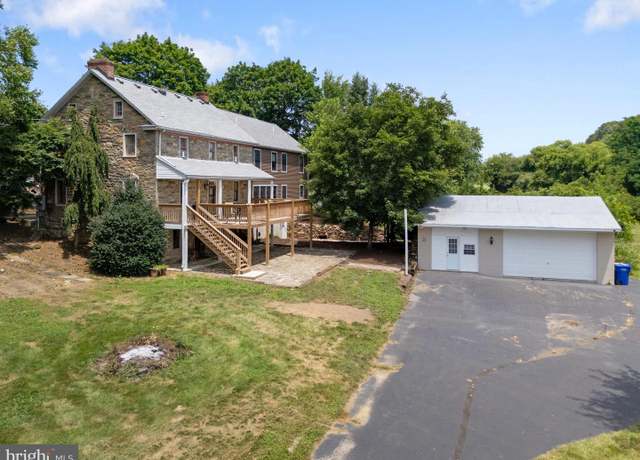 Property at 6403 Pahagaco Rd, Spring Grove, PA 17362, 7 beds, 5 baths
