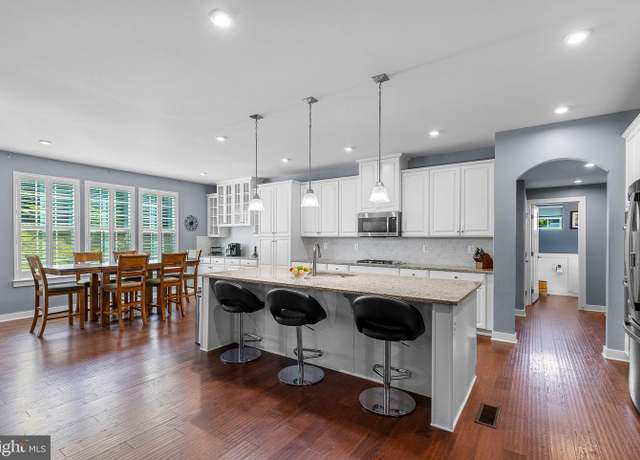 Property at 7736 Warrenton Chase Dr, Warrenton, VA 20187, 5 beds, 3.5 baths