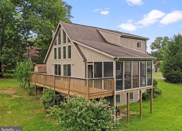 Property at 155 Nokomis Trl, Hedgesville, WV 25427, 4 beds, 3 baths