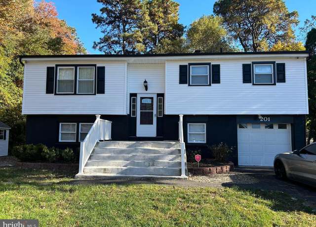 Property at 201 Manahawkin Trl, Browns Mills, NJ 08015, 3 beds, 1.5 baths