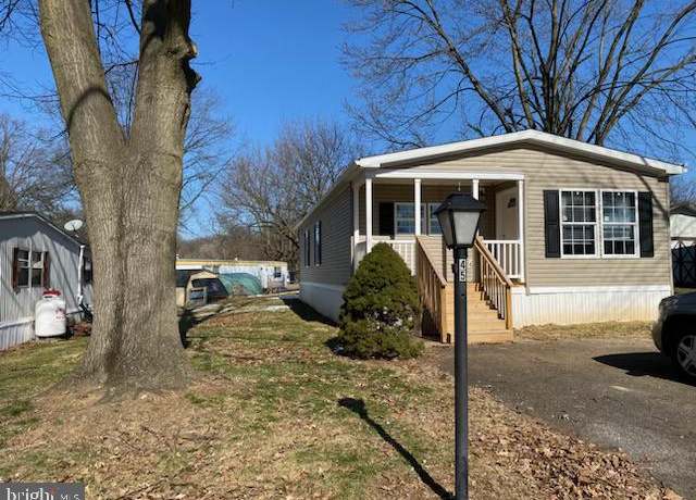 Property at 45 Westport Dr, Shippensburg, PA 17257, 3 beds, 2 baths