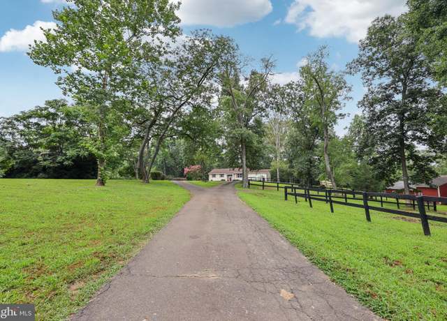 Property at 10102 Foxville Rd, Warrenton, VA 20186, 5 beds, 2.5 baths