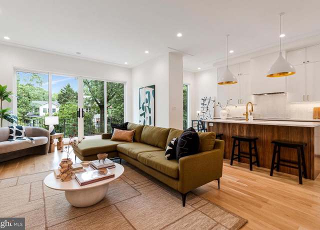 Property at 6120 30th St NW, Washington, DC 20015, 6 beds, 4.5 baths