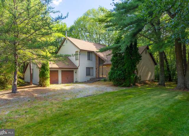 Property at 13 Barclay Ln, Voorhees, NJ 08043, 3 beds, 2.5 baths