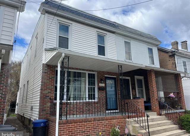 Property at 609 Maddock St, Crum Lynne, PA 19022, 3 beds, 1.5 baths
