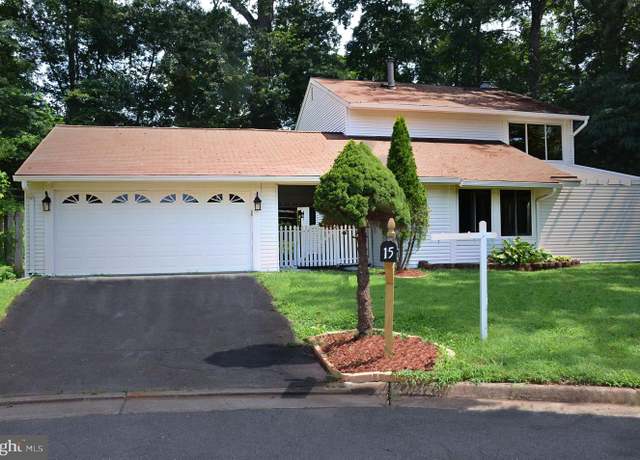 Property at 15 Greenfield Ct, Sterling, VA 20164, 4 beds, 2.5 baths