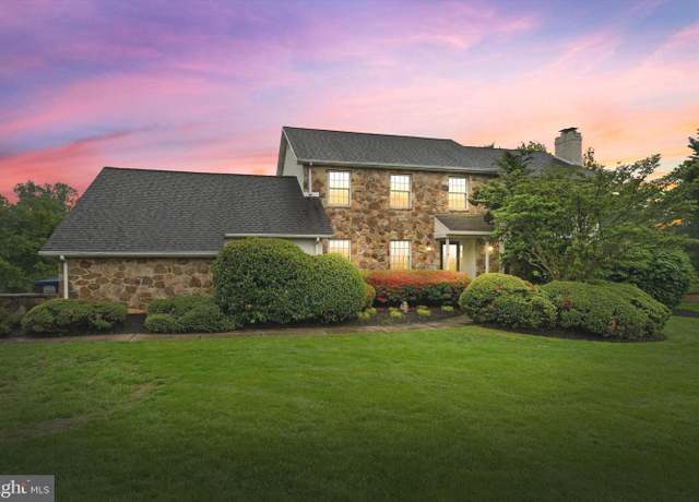Property at 9 Thornberry Ln, Hockessin, DE 19707, 5 beds, 3 baths
