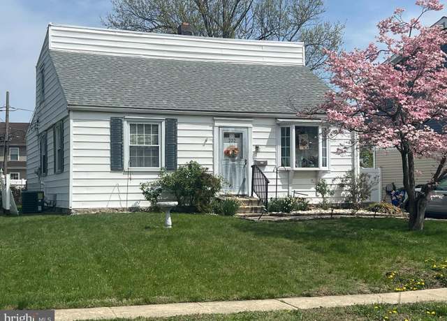 Property at 222 W Love Ln, Norwood, PA 19074, 2 beds, 2 baths