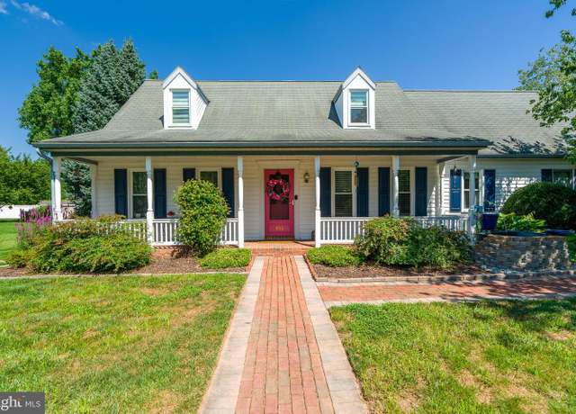 Property at 633 Mulberry St, Elizabethtown, PA 17022, 4 beds, 2.5 baths
